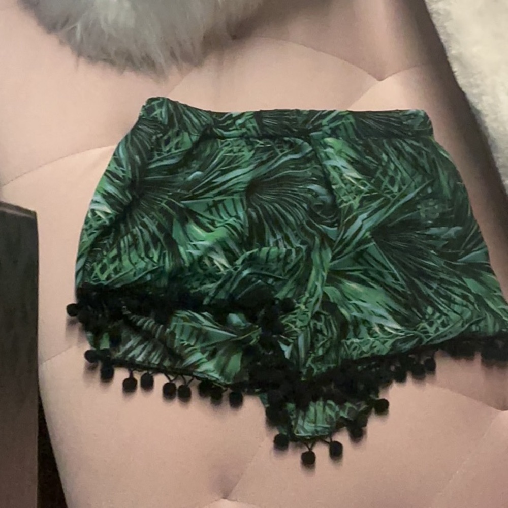 Boohoo Petite Green Leaf Print High Waist Shorts